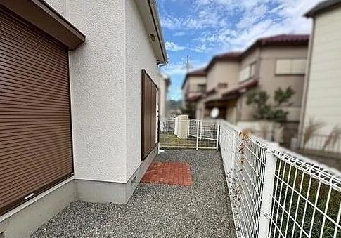 Fully Renovated 4LDK House in Iwade City, Wakayama - Thumbnail 3