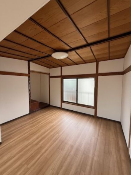 Renovated 2DK House for Sale in Seiryodai, Kobe - Thumbnail 2