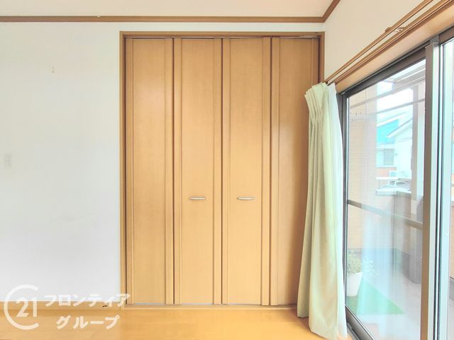 4LDK Detached House in Hirakata, Osaka | Solar Power, Near Station - Thumbnail 4