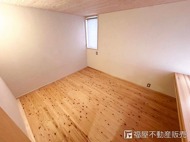 Modern 2LDK House with Hinoki Wood & Wooden Deck in Harima Town - Thumbnail 3