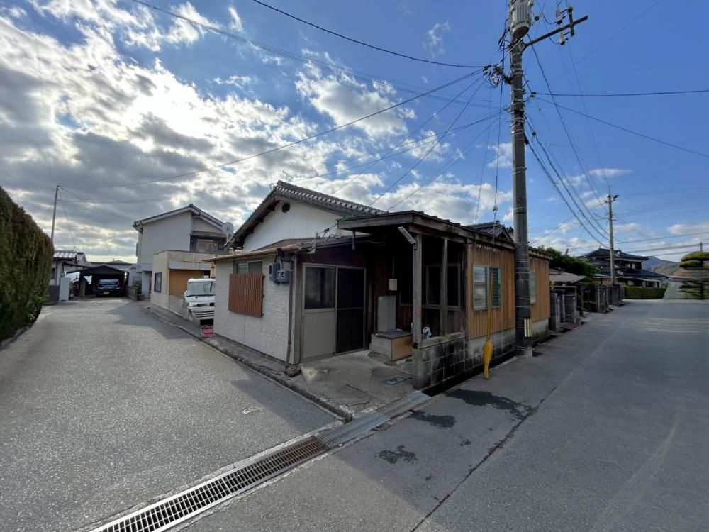 4DK Single-Story House with Large Garden for Sale in Hofu - Thumbnail 2