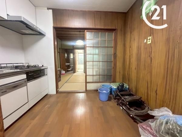 4K Terrace House for Sale Near Denpo Station in Osaka - Thumbnail 3