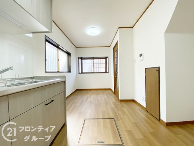 Renovated 2DK House for Sale in Kobe Suma Ward, Hyogo - Thumbnail 4