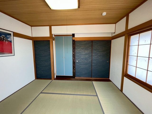 2LDK Used House for Sale in Shirahama, Wakayama - Thumbnail 2