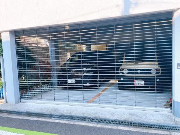 6LDK Steel Home with Elevator & 5-Car Parking in Osaka - Thumbnail 2