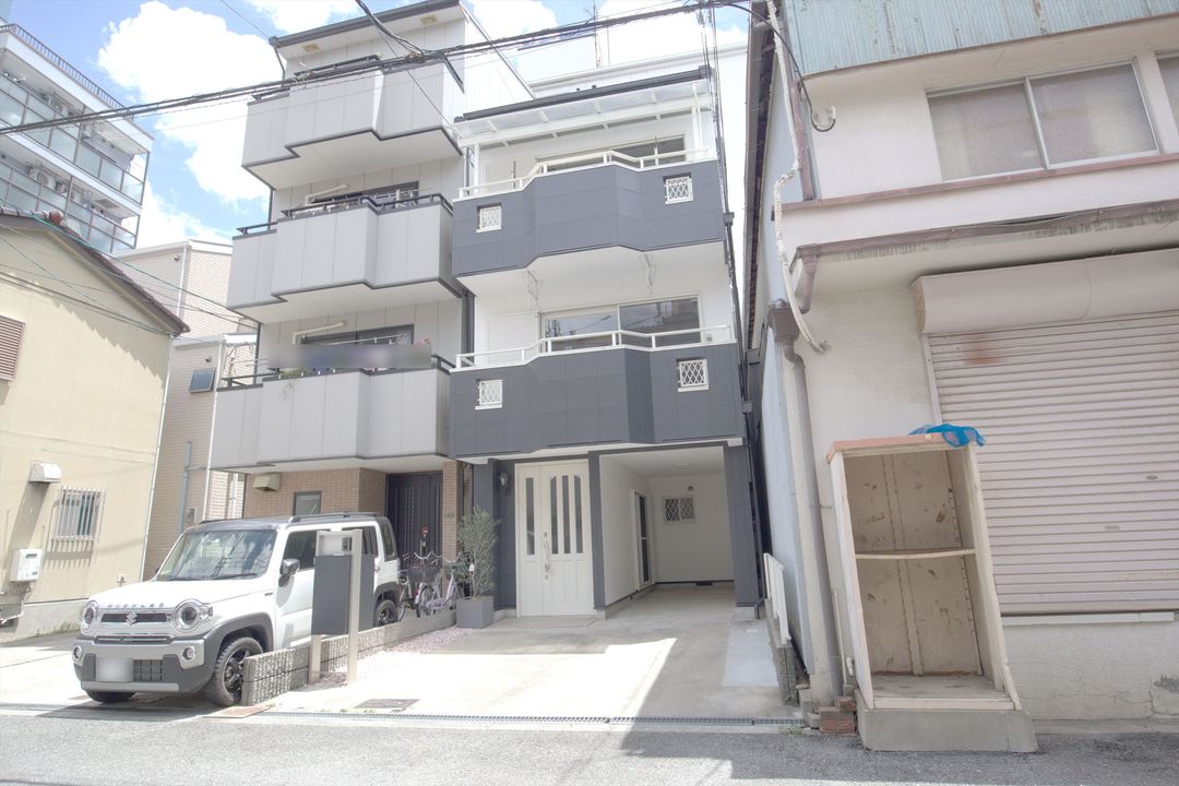 Renovated 4LDK Steel House with Roof Terrace in Osaka Kita Ward - Thumbnail 3