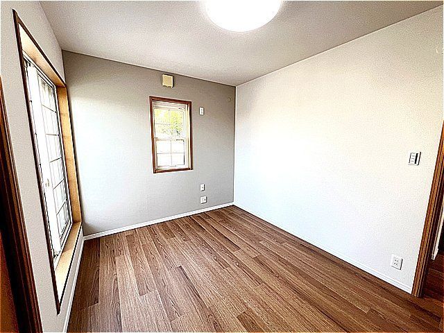 Renovated 3SLDK House for Sale in Tomidabayashi, Osaka - Thumbnail 2