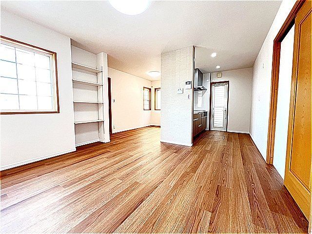 Renovated 3SLDK House for Sale in Tomidabayashi, Osaka - Thumbnail 3