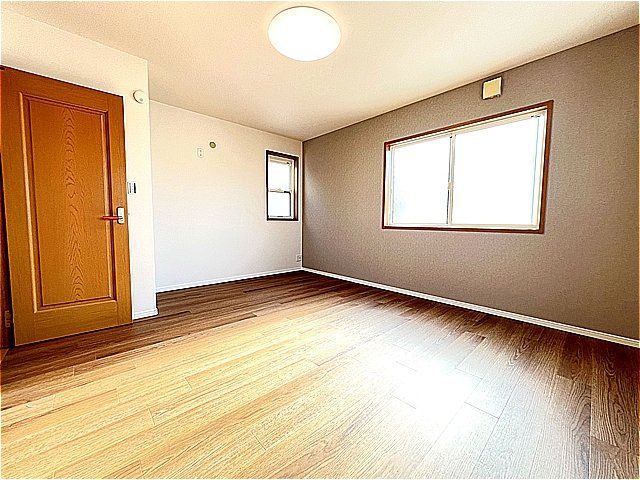 Renovated 3SLDK House for Sale in Tomidabayashi, Osaka - Thumbnail 4