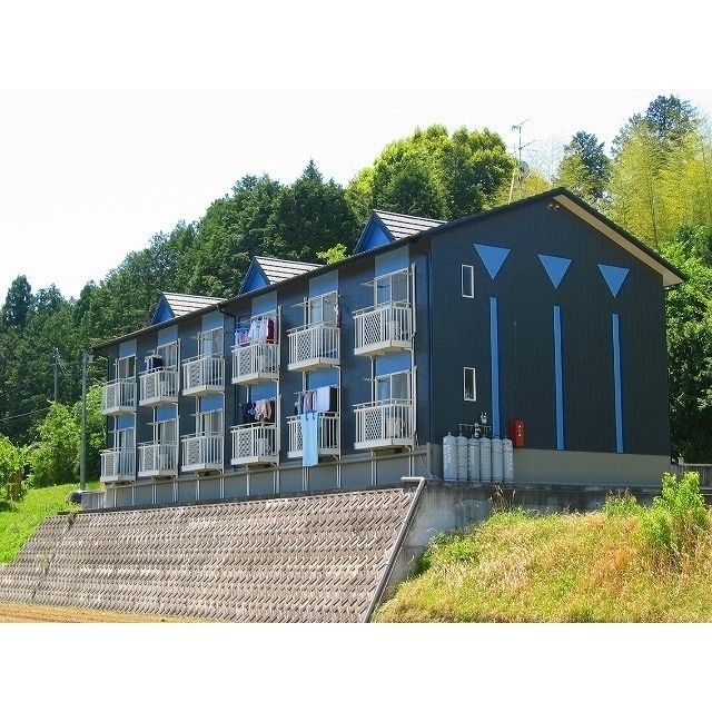 2LDK Apartment for Rent in Shoo Town, Okayama Prefecture - Thumbnail 3