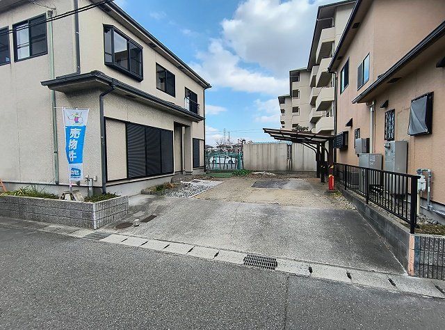 Renovated 5-Bedroom House with Parking in Himeji, Hyogo - Thumbnail 3