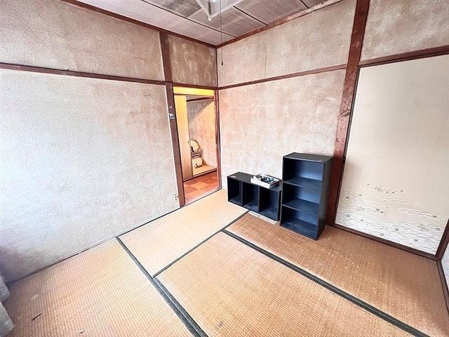 5DK House for Sale in Himeji, Hyogo - Spacious Layout & Garden - Thumbnail 3