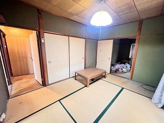 5DK House for Sale in Himeji, Hyogo - Spacious Layout & Garden - Thumbnail 4