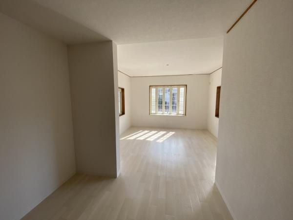 Renovated 3LDK Wooden House for Sale in Osaka's Nishiyodogawa - Thumbnail 4