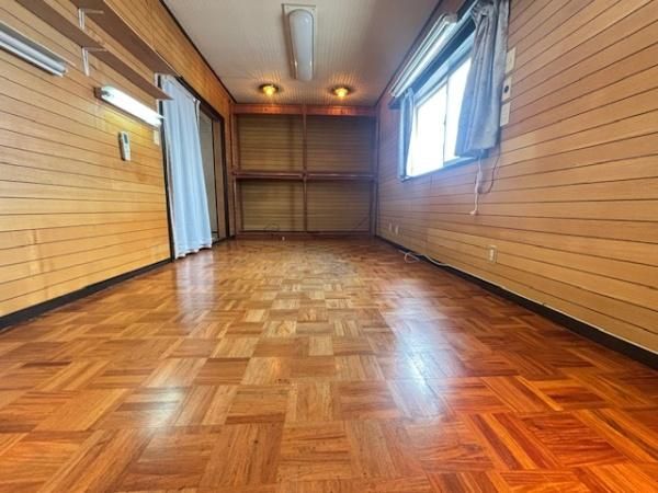 Spacious 6DK Family Home for Sale in Higashi-Osaka, Osaka - Thumbnail 2