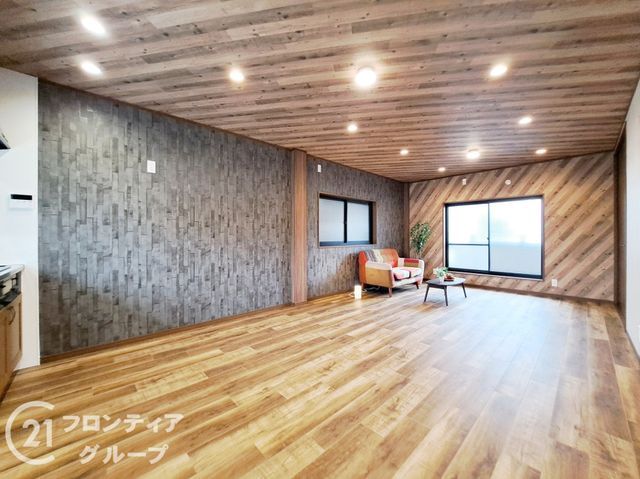 4LDK Steel-Frame House for Sale in Higashiosaka, Osaka - Thumbnail 2