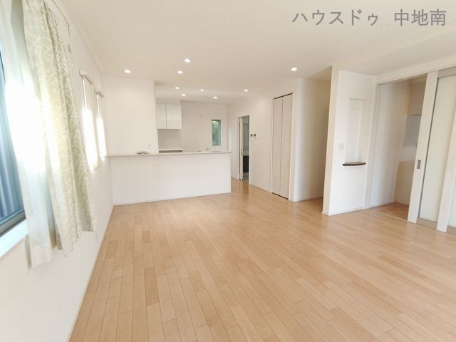 Modern 4LDK House in Himeji, Hyogo - 101.85 sqm - Thumbnail 3