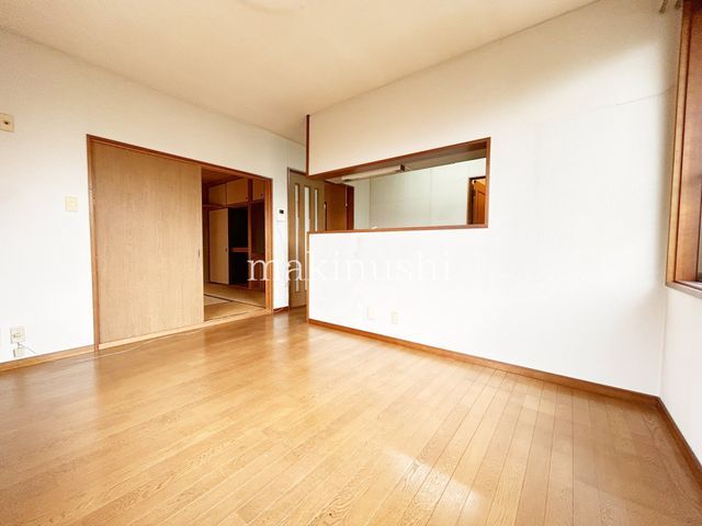 Two-Family 9LDK House with Garden in Matsubara, Osaka - Thumbnail 4