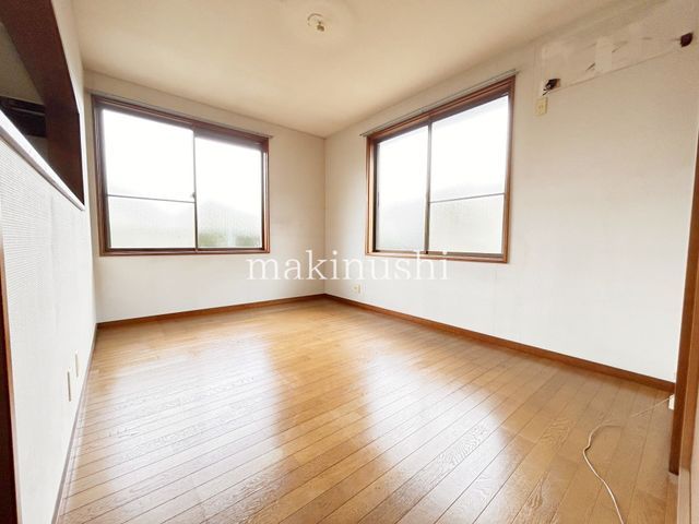 Two-Family 9LDK House with Garden in Matsubara, Osaka - Thumbnail 3