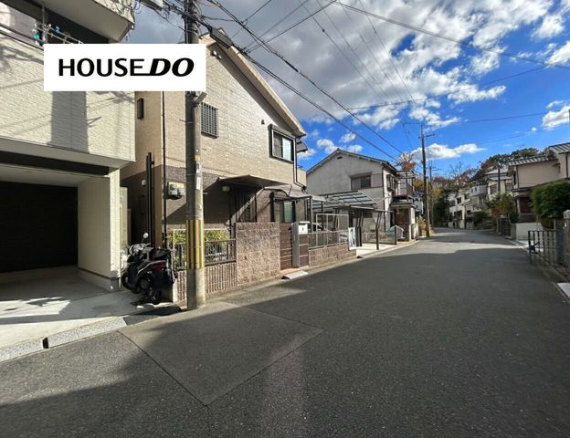 3LDK Modern House with Solar Power in Ibaraki, Osaka - Thumbnail 2