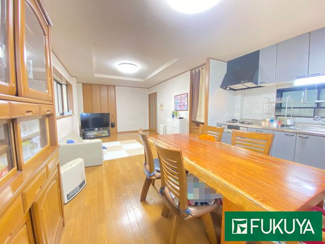 5LDK Family Home with Parking in Higashi-Osaka, Osaka - Thumbnail 2