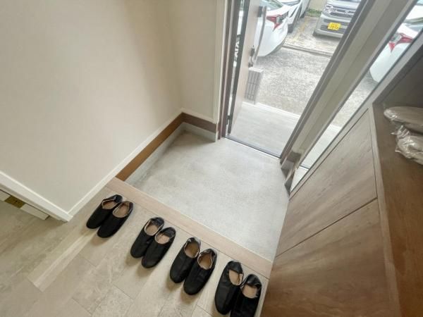 Renovated 2LDK House for Sale in Okamoto, Kobe - Image 1