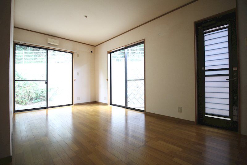 Spacious Two-Generation Home with Dual Kitchens in Shimonoseki - Thumbnail 2