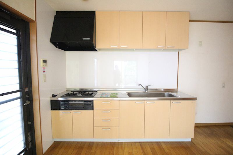 Spacious Two-Generation Home with Dual Kitchens in Shimonoseki - Thumbnail 4
