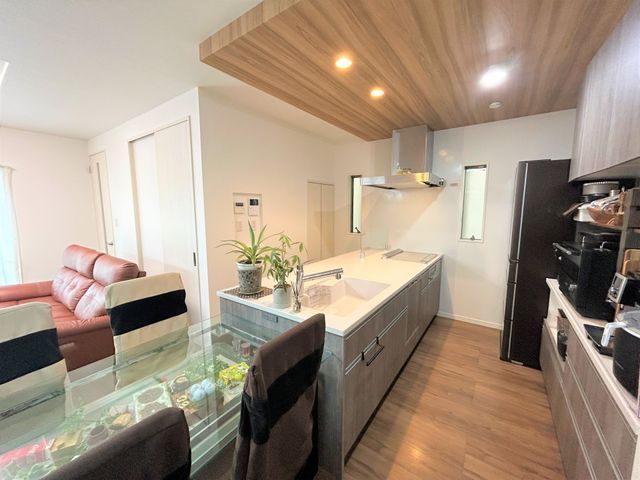 Modern 3LDK House for Sale in Higashi-Osaka, Osaka - Thumbnail 2