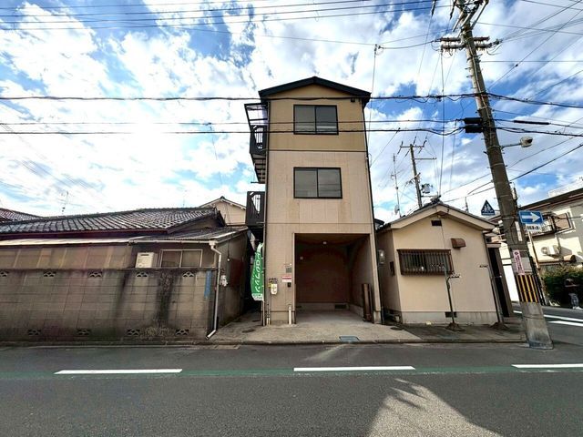 Renovated 3LDK House for Sale near Moriguchishi Station, Osaka - Thumbnail 2