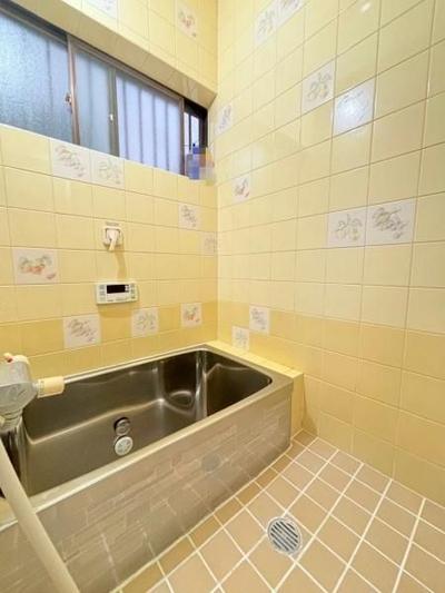 4DK Wooden House for Sale in Higashiosaka with Parking — Bathroom, Higashiosaka, Osaka