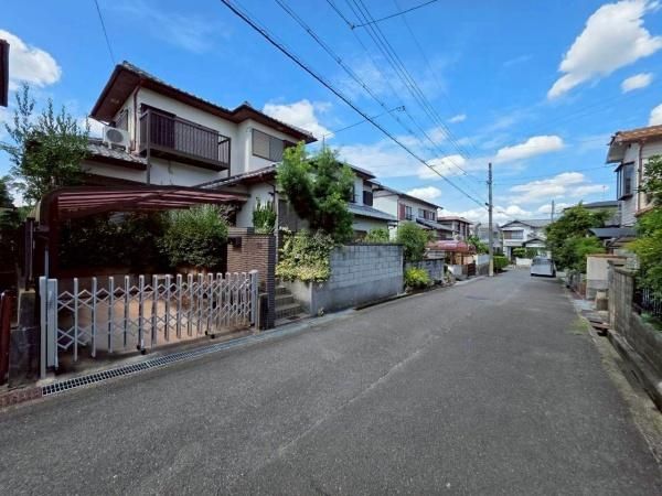 4DK Detached House for Sale in Hirakata, Osaka - Thumbnail 2