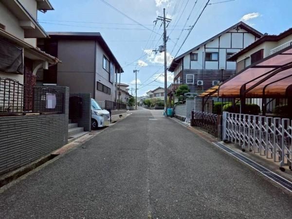 4DK Detached House for Sale in Hirakata, Osaka - Thumbnail 3
