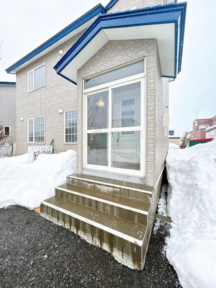 2LDK Detached House for Sale in Wakkanai, Hokkaido - Thumbnail 2