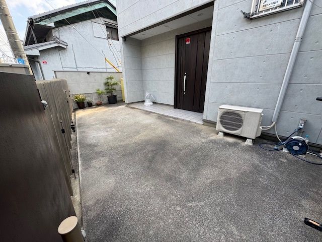 3LDK Corner Lot House for Sale in Hirano Ward, Osaka - Thumbnail 2