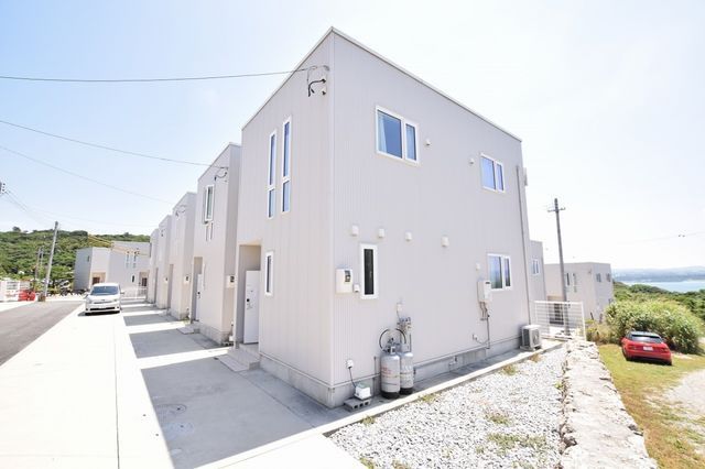 2LDK Ocean View House for Sale in Kouri, Nakijin Village - Thumbnail 3