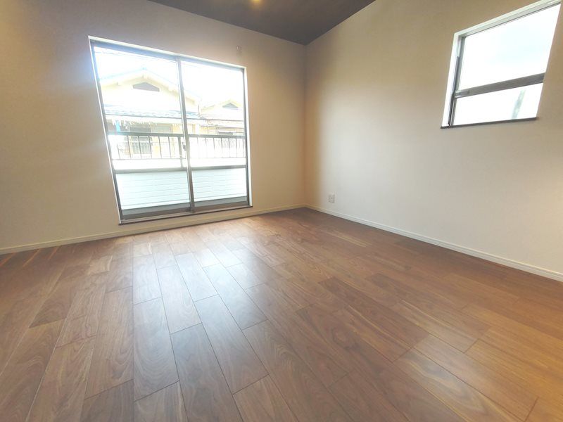 Renovated 3LDK House Near Hikaridera Station, Hirakata - Thumbnail 2