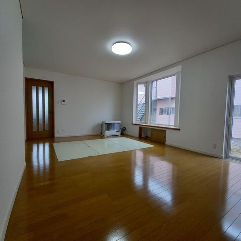 Two-Generation House in Tomakomai Near Aoba Station - Thumbnail 2