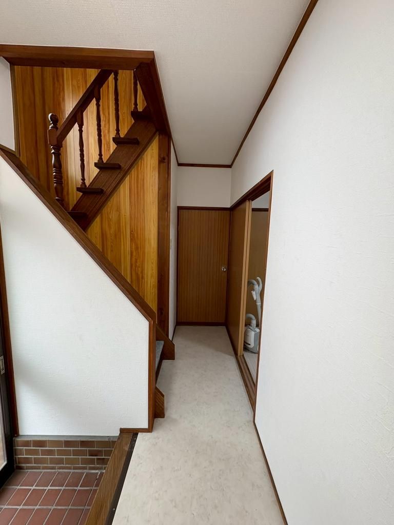 Renovated 3SLDK Corner Lot House for Sale in Neyagawa, Osaka - Thumbnail 3