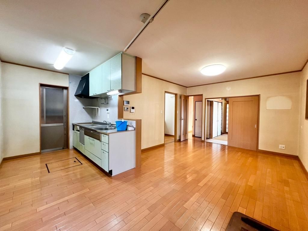 4LDK Solar-Powered House for Sale in Kishiwada, Osaka - Thumbnail 4