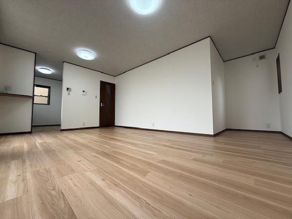 Renovated 3LDK House with Office in Kadoma, Osaka - Thumbnail 3