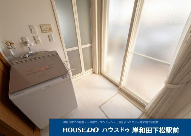 Modern 3LDK House with 2-Car Carport in Kishiwada, Osaka - Thumbnail 3