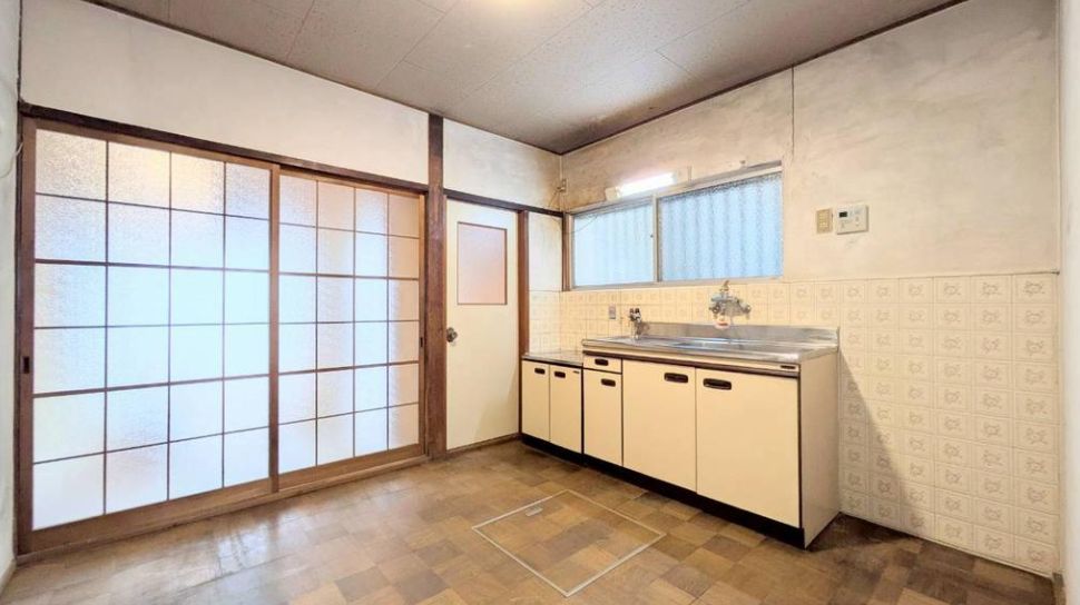 3K Wooden House for Sale in Neyagawa, Osaka - 3980000 Yen - Thumbnail 2