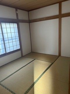 South-Facing 4DK Detached House for Sale in Neyagawa, Osaka - Thumbnail 3