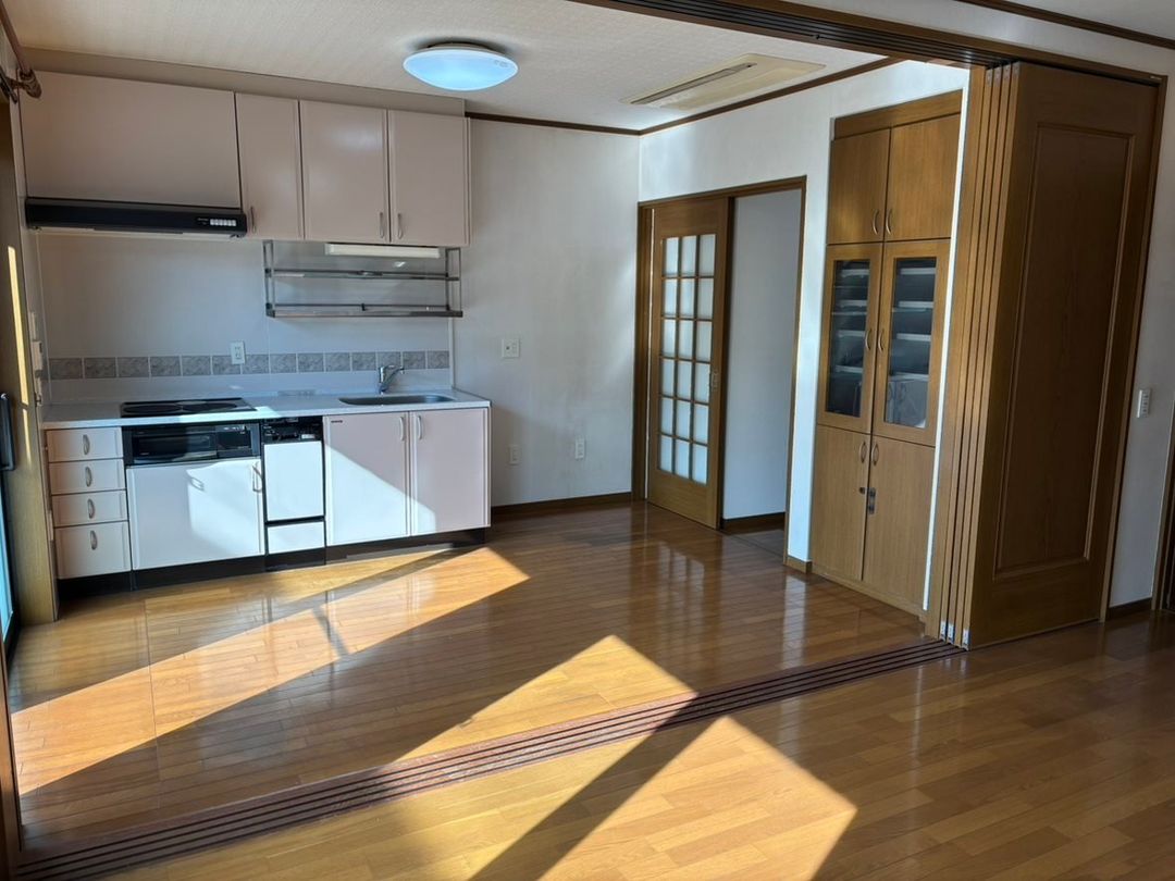 3SLDK House for Sale in Yokkaichi, Mie - 174.91 sqm - Thumbnail 2