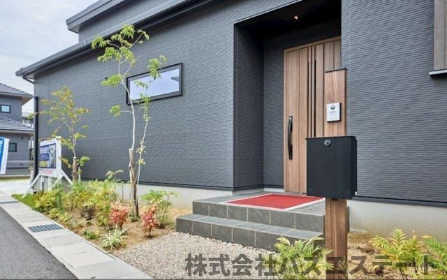Modern 3SLDK House for Sale in Himeji, Hyogo - 91 sqm - Thumbnail 2