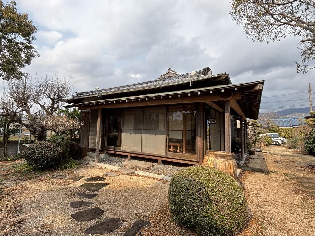 Traditional Kominka with Irori & Fruit Orchard in Hofu, Yamaguchi - Thumbnail 2