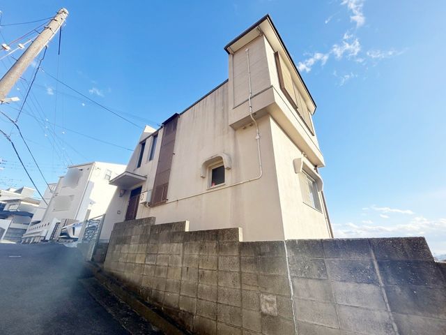 3LDK House with Panoramic Views in Kobe's Motoyamakita - Image 1