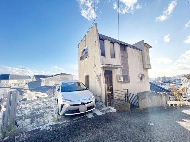 3LDK House with Panoramic Views in Kobe's Motoyamakita - Thumbnail 2