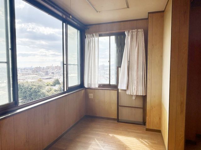 3LDK House with Panoramic Views in Kobe's Motoyamakita - Thumbnail 3